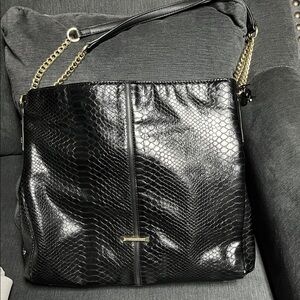 Elegant Black Snake Print Shoulder Bag